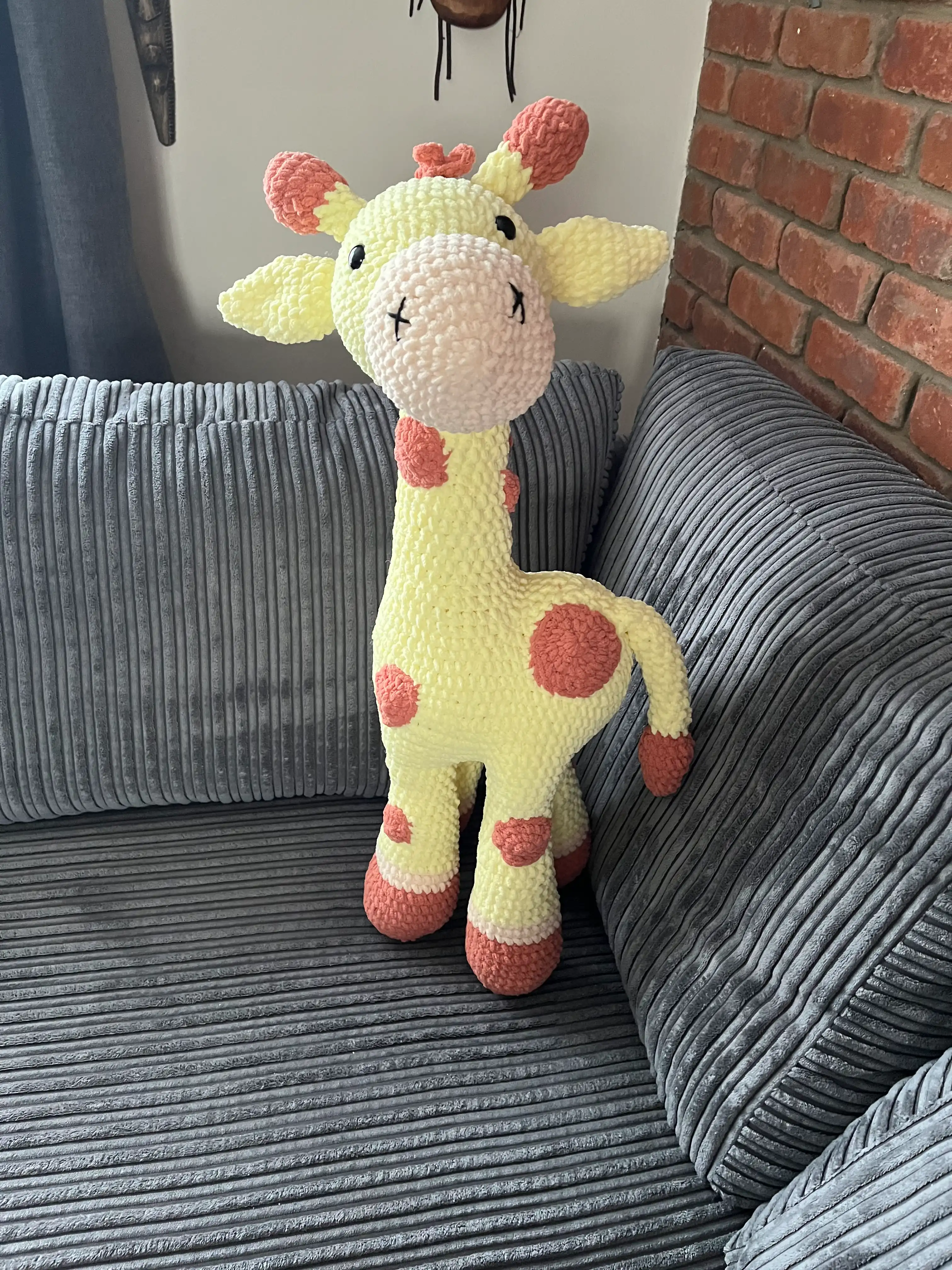 Knitted giraffe plushie